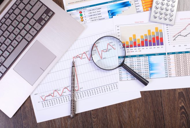 Crecimiento-gráficos-documentos-y-portatil Representacion-Crecimiento